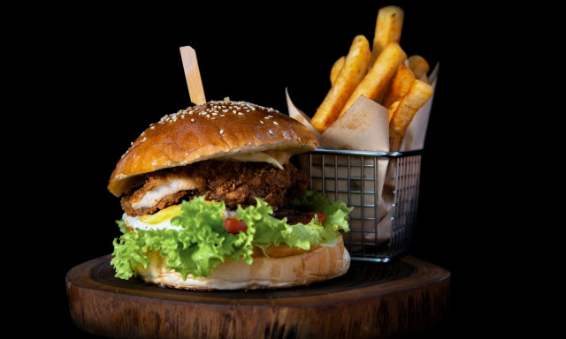 Τέλος στο «μπέργκερ λαχανικών»: Το Ευρωκοινοβούλιο απαγορεύει τον όρο κρέας για φυτικά προϊόντα