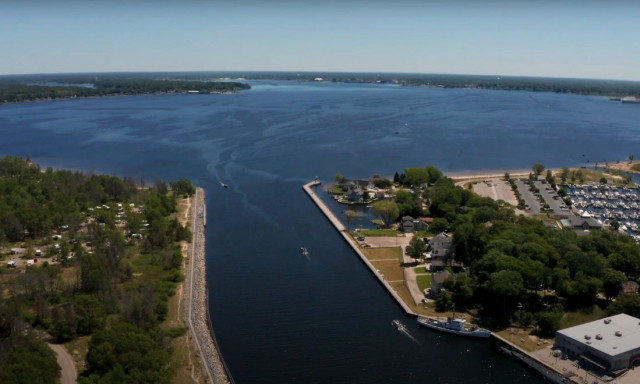 Από την «υδάτινη κόλαση» στην αναγέννηση: Η λίμνη Μάσκεγκον έγινε και πάλι τουριστικό κέντρο