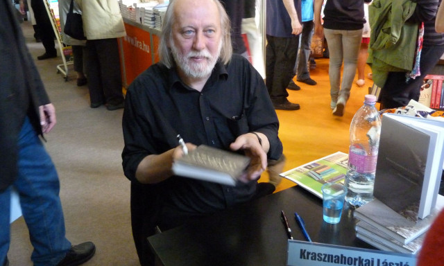 «Κάρφωσε» τον Όρμπαν ο Λάσλο Κρασναχορκάι: Παραμένω ελεύθερος συγγραφέας