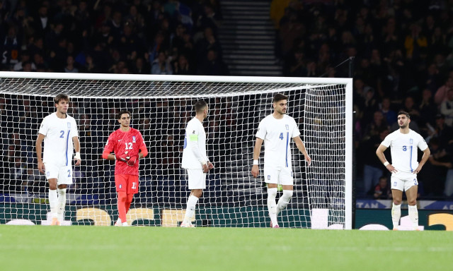 Σκωτία – Ελλάδα 3-1: «Μπλακ άουτ» μετά το γκολ του Τσιμίκα και «τελικός» στη Δανία!