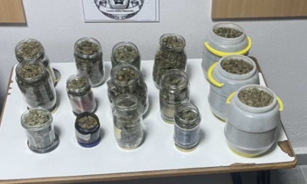 Πέλλα: Συλλήψεις για ναρκωτικά - Έκρυβε στο σπίτι του σχεδόν τρία κιλά κάνναβης