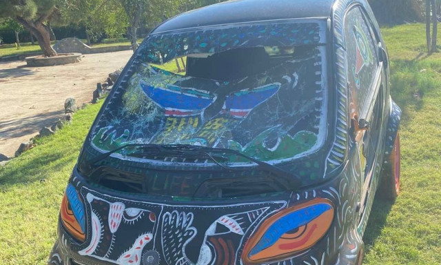Θεσσαλονίκη: Στόχος βανδάλων έγινε το αυτοκίνητο-έργο τέχνης στη νέα παραλία - Φωτογραφίες