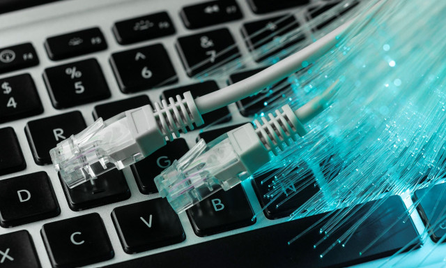 Το χάσμα της συνδεσιμότητας: Γιατί 3,1 δισ. άνθρωποι μένουν εκτός διαδικτύου;