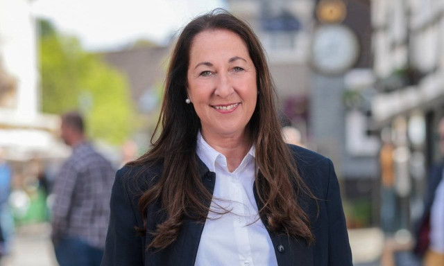 Γερμανία: Βασάνιζε για ώρες η 17χρονη θετή κόρη την Ίρις Στάλτσερ - Της έκαψε μέχρι και τα μαλλιά!