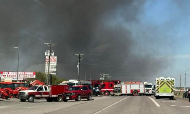 Συναγερμός στο Τέξας: Αεροσκάφος συνετρίβη σε αυτοκινητόδρομο - Βίντεο