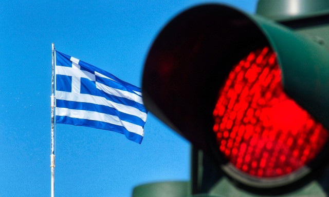 Άναψε πορτοκαλί: Περνάω ή όχι - Τι ορίζει ο νέος ΚΟΚ, και πόσο είναι το πρόστιμο