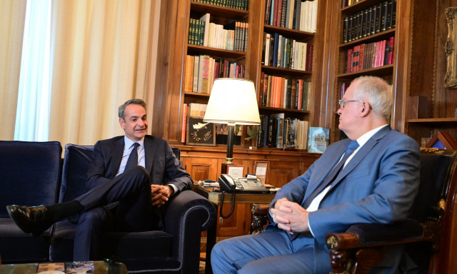 Μητσοτάκης σε Τασούλα για μνημείο Αγνώστου Στρατιώτη: «Να διαφυλάξουμε τον χαρακτήρα του»