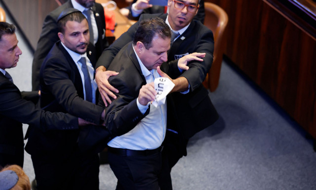 «Αναγνωρίστε το κράτος της Παλαιστίνης!», απαντά ο βουλευτής που τον έβγαλαν «σηκωτό» από την Κνεσέτ