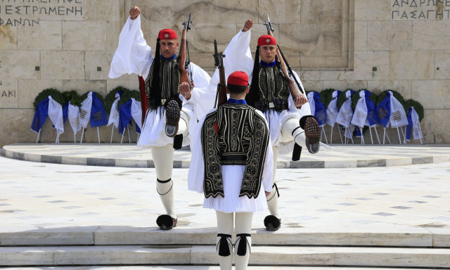Πώς ο «Άγνωστος Στρατιώτης» έδωσε ευκαιρία αλλαγής ατζέντας στην αντιπολίτευση