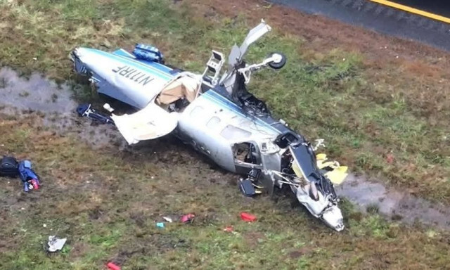 Συντριβή αεροσκάφους σε αυτοκινητόδρομο στη Μασαχουσέτη – Νεκροί οι δύο επιβαίνοντες