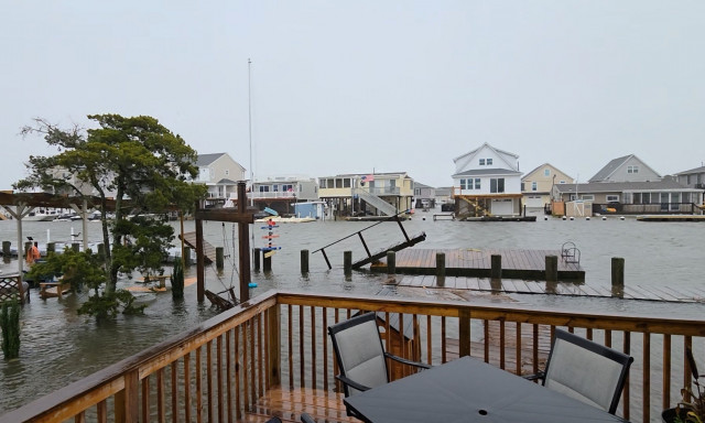 ΗΠΑ: Τεράστια κύματα και πλημμύρες εξαιτίας ισχυρών ανέμων - Βίντεο