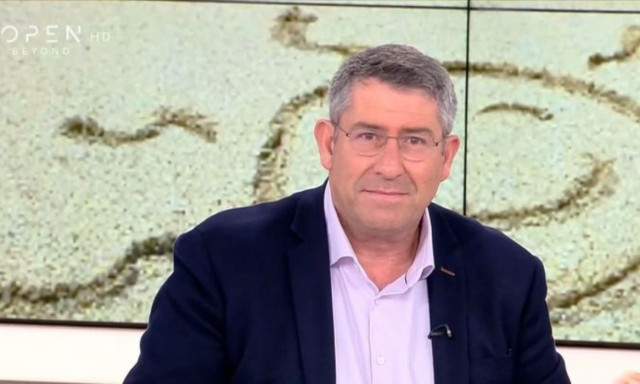 Άκης Παυλόπουλος σε Ιωάννα Τούνη: «Περιμένω το follow στο Instagram»