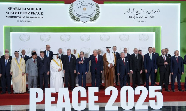 Politico: Οι 10+1 παράξενες στιγμές από τη σύνοδο κορυφής του Τραμπ στην Αίγυπτο