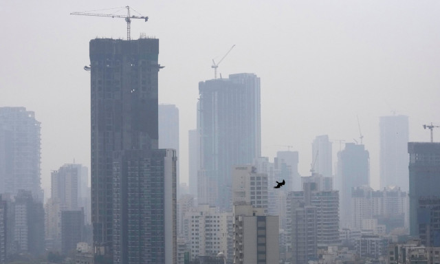 Ινδία: Ο ήλιος «χάνεται» λόγω ρύπανσης – Απειλή για τη γεωργία και την ενέργεια