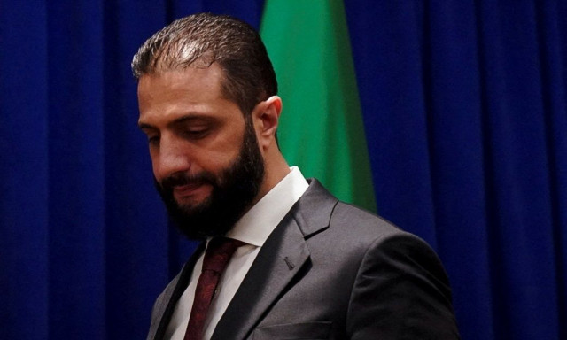 Στη Μόσχα ο αλ Σάρα - Επίσκεψη του Σύρου προέδρου στη χώρα που βρίσκεται εξόριστος ο Άσαντ