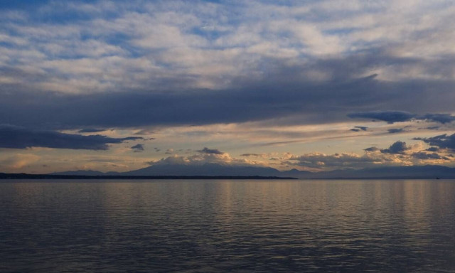 Καιρός: Με περιορισμένες βροχές η Τρίτη – Μέχρι 25 βαθμούς η θερμοκρασία