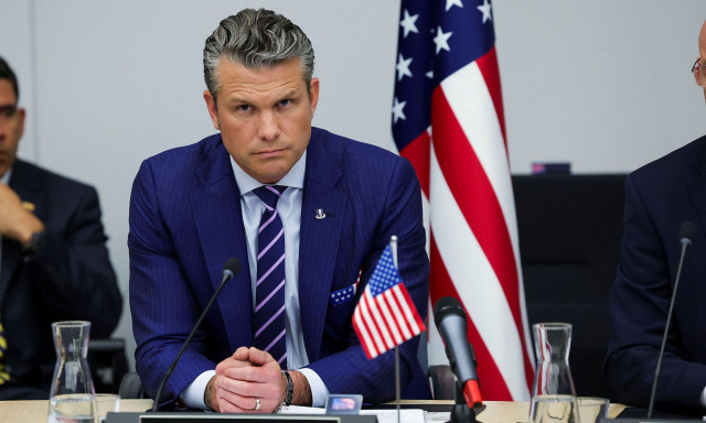 Αναγκαστική προσγείωση έκανε το αεροπλάνο του Αμερικανού υπουργού Άμυνας, Πιτ Χέγκσεθ