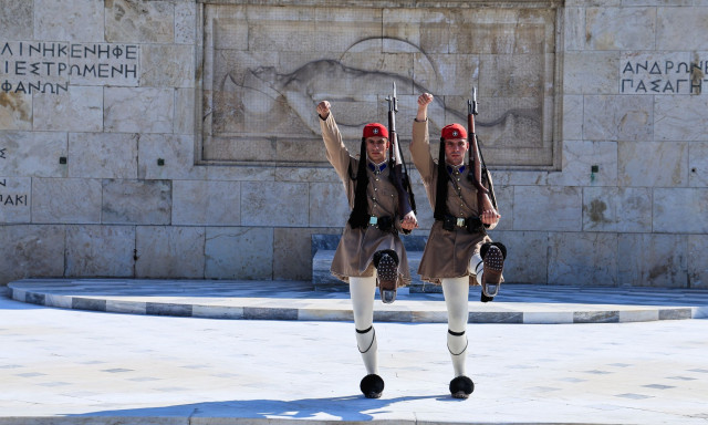 Διαμάχη κυβέρνησης - ΠΑΣΟΚ για τον Άγνωστο Στρατιώτη με εκατέρωθεν ανακοινώσεις
