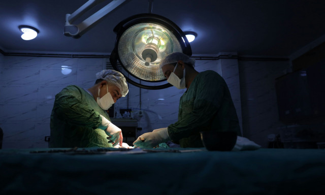 Αυστρία: Νευροχειρουργός συνελήφθη αφού επέτρεψε στην 12χρονη κόρη της να τρυπήσει κρανίο ασθενούς