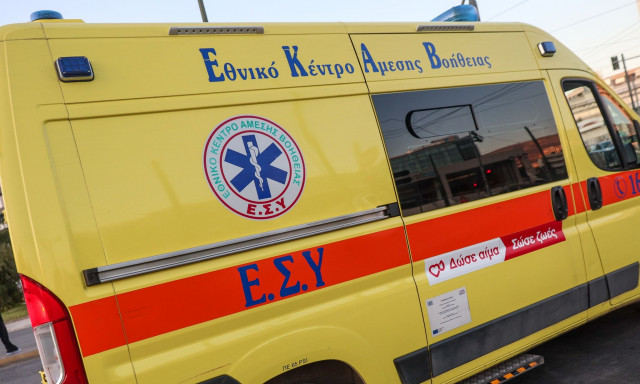 Συναγερμός στη Λεωφόρο Σχιστού: Άνδρας απειλούσε να πέσει από γέφυρα
