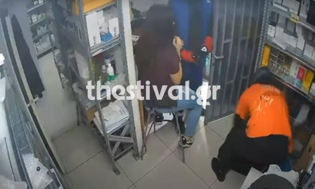 Βίντεο ντοκουμέντο: Η στιγμή της ένοπλης ληστείας σε κατάστημα κινητών στη Θεσσαλονίκη