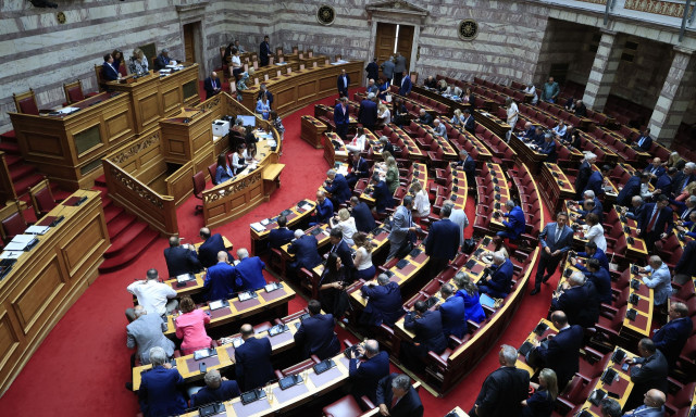 Βουλή: «Σύγκρουση κορυφής» σήμερα για την εξωτερική πολιτική