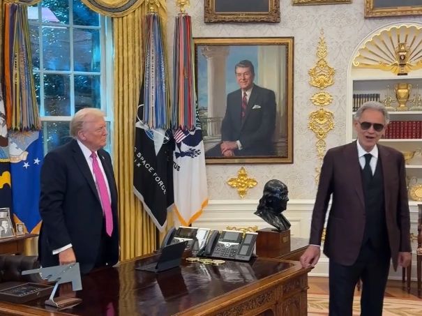 Ιδιωτική συναυλία του Μποτσέλι για τον... Τραμπ στο Οβάλ Γραφείο - Δείτε βίντεο