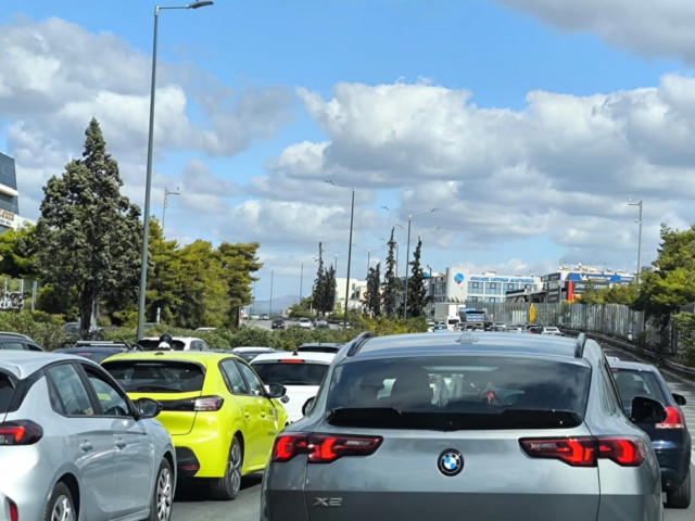 Κίνηση στους δρόμους: Στο «κόκκινο» Κηφισός και Αττική Οδός - Καθυστερήσεις άνω των 30 λεπτών