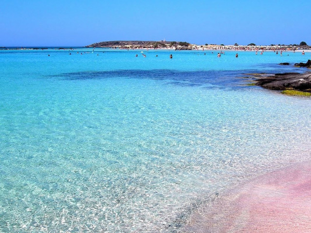 Η παραλία της Κρήτης που για ακόμη μια χρονιά ξετρέλανε ντόπιους και τουρίστες