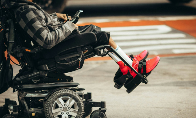 Μητέρα έγινε «ντετέκτιβ» για να αποκαλύψει την κακοποίηση που βίωνε η κόρη της σε κέντρο ΑμεΑ