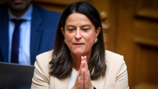 Κεραμέως: Δεν καταργείται ούτε το 8ωρο ούτε το πενθήμερο - Τι αλλάζει με το 13ωρο