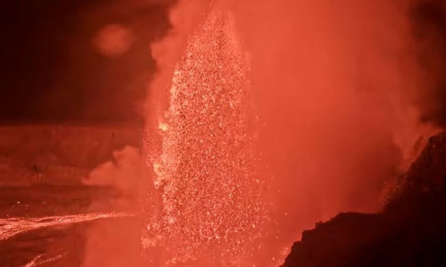 «Ξύπνησε» ξανά το ηφαίστειο Κιλαουέα: Εντυπωσιακές εικόνες από την θεαματική έκρηξη λάβας - Βίντεο
