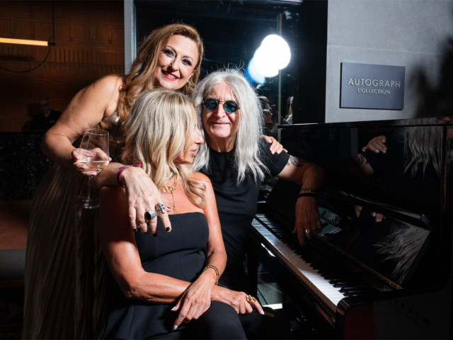 Με Νίκο Καρβέλα και λαμπερές προσωπικότητες το πάρτι της Θεοδοσίας Ζεγκινιάδου