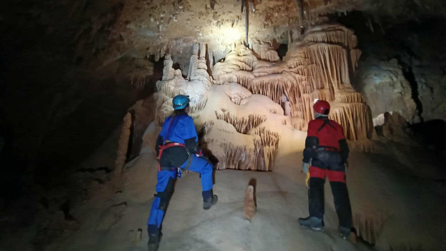 Αμοργός: Στο φως τέσσερα σπήλαια βάθους... 62 μέτρων - Εικόνες