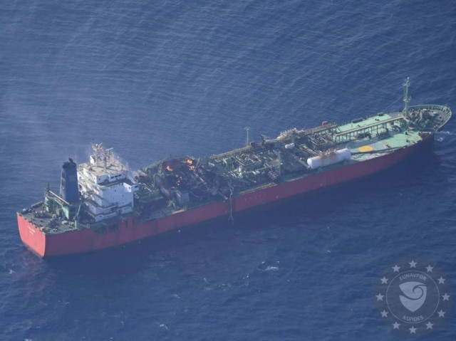 Υεμένη: Διασώθηκε το πλήρωμα του φλεγόμενου MV FALCON - Η συμμετοχή της Φρεγάτας «ΣΠΕΤΣΑΙ»