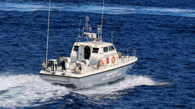 Καταδίωξαν ταχύπλοο με 33 μετανάστες στο Φαρμακονήσι
