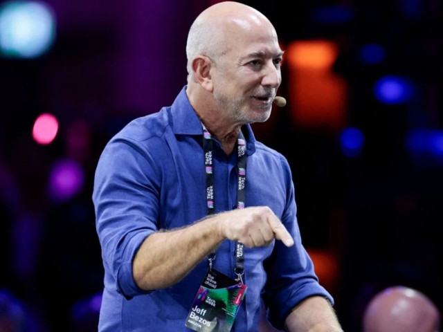 Η τρελή πρόβλεψη του Τζεφ Μπέζος για το 2045: Ρομπότ και ζωή στο διάστημα