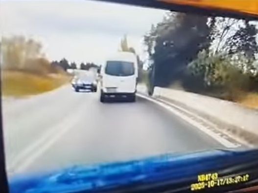 Θεσσαλονίκη: Bίντεο ντοκουμέντο από τη στιγμή σύγκρουσης οχημάτων στη στροφή Πλαγιαρίου