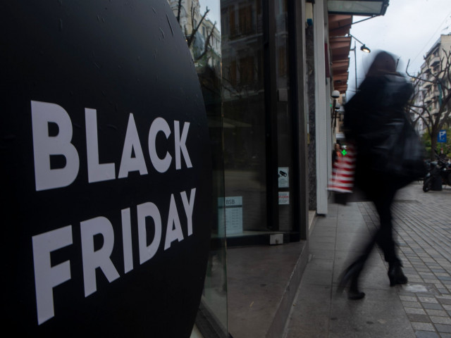 Black Friday 2025: Πότε έρχονται οι μεγάλες εκπτώσεις - Τι να προσέξουν οι καταναλωτές