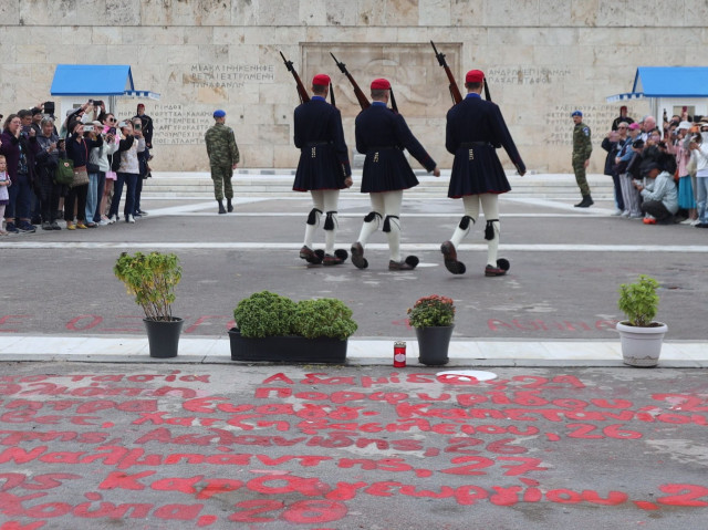 Βουλή: Με 159 «ναι» πέρασε η τροπολογία για τον Άγνωστο Στρατιώτη