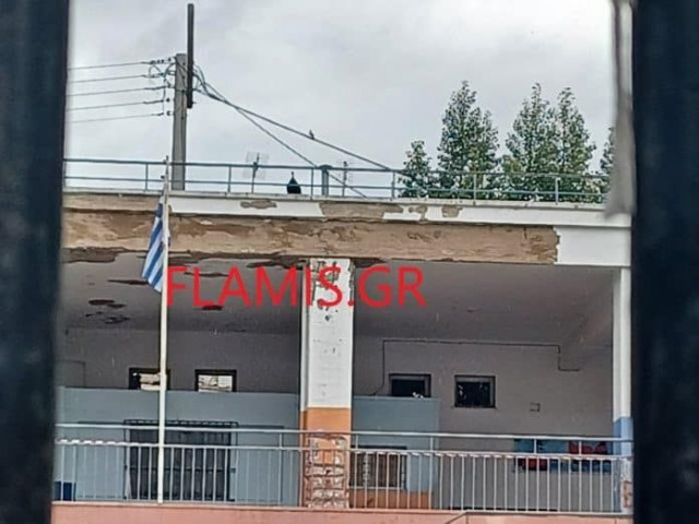 Πάτρα: Κομμάτια σοβάδων έπεσαν σε προαύλιο σχολείου – Αποκλείστηκε ο χώρος