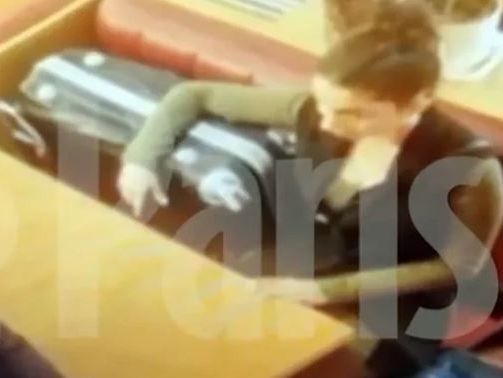 Παρίσι: Αλγερινή βίασε, μαχαίρωσε 38 φορές, έπνιξε και περιέφερε σε βαλίτσα το άψυχο σώμα 12χρονης