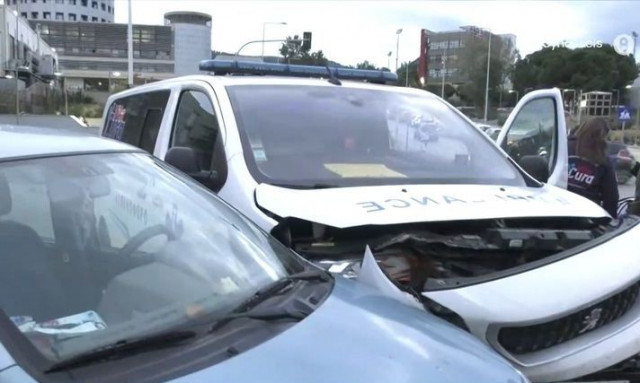 Αυτοκίνητο συγκρούστηκε με ασθενοφόρο στη Θεσσαλονίκη