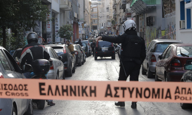 Βγήκαν μαχαίρια στο Νέο Κόσμο: Άγρια συμπλοκή μεταξύ οδηγών – Τρεις τραυματίες και πέντε συλλήψεις