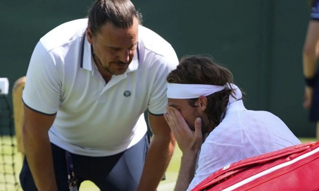 Στέφανος Τσιτσιπάς: Νέο πρόβλημα με τη μέση του - Αποσύρθηκε από την Αυστρία