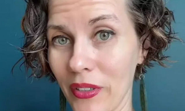 Γυναίκα με πολλαπλές προσωπικότητες εξηγεί πώς είναι όταν «αλλάζει» μεταξύ τους