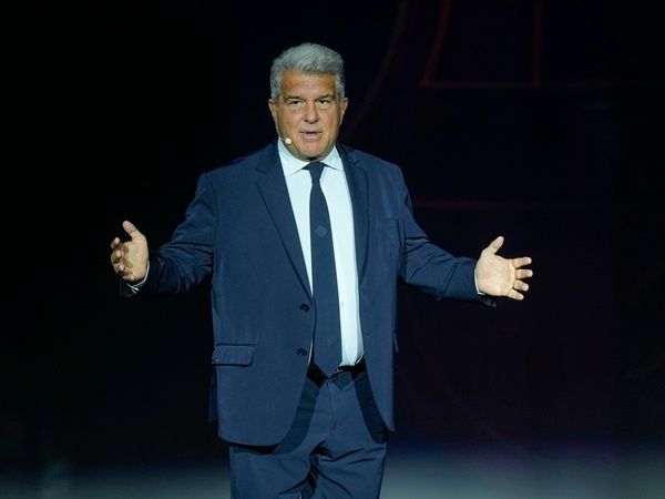 Επικό τρολάρισμα σε Λαπόρτα για τη διαιτησία στο Μπαρτσελόνα-Ολυμπιακός - «Ποιος έβαλε το χέρι του;»