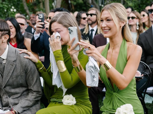 Τζίτζι και Μπέλα Χαντίντ συγκινημένες στον γάμο της αδελφής τους, Αλάνα