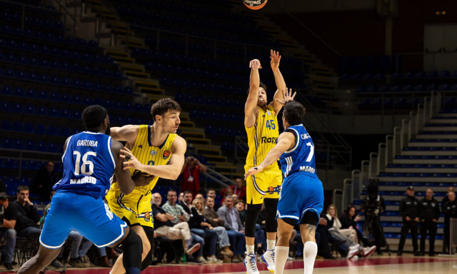 Euroleague: Η Μακάμπι αυτή τη φορά δεν τα έκανε… θάλασσα, «ξέρανε» τη Ρεάλ με τριποντάρα Μπλατ