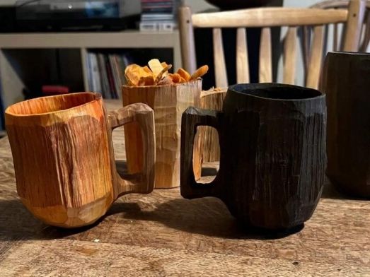 Το «πράσινο» χόμπι που σώζει τα πεσμένα δέντρα - Πώς μετατρέπονται σε κανάτες και κουτάλια